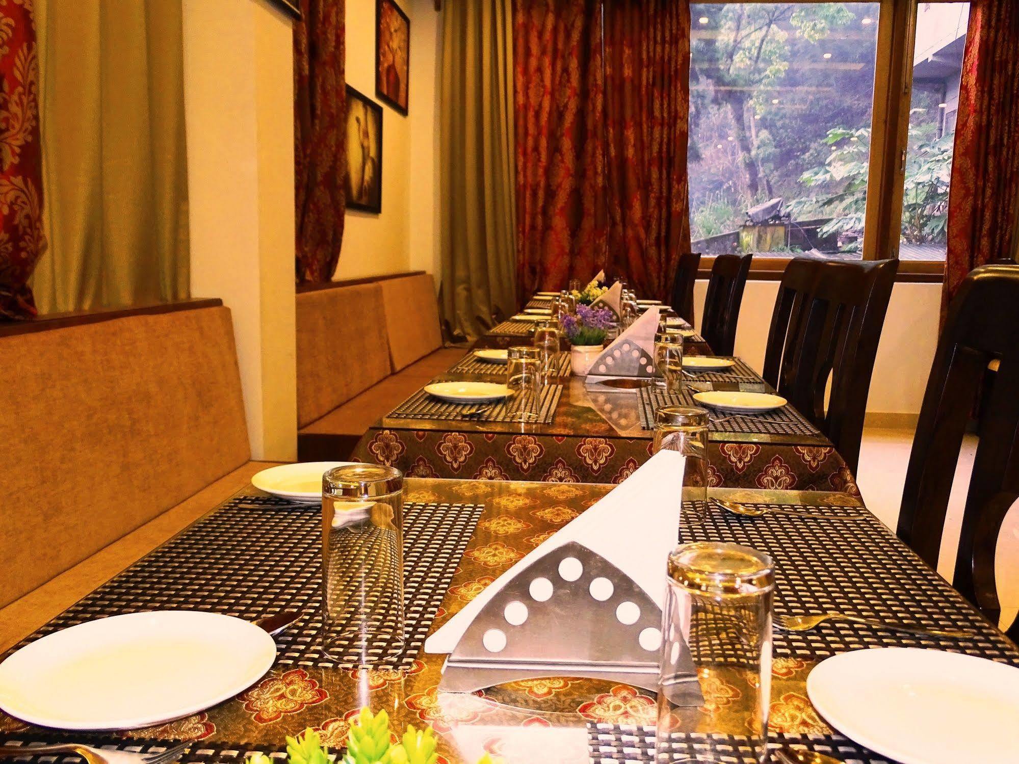The Golden Crest Hotel กังต็อก ภายนอก รูปภาพ