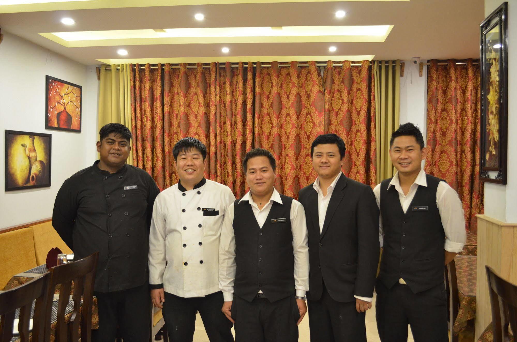 The Golden Crest Hotel กังต็อก ภายนอก รูปภาพ
